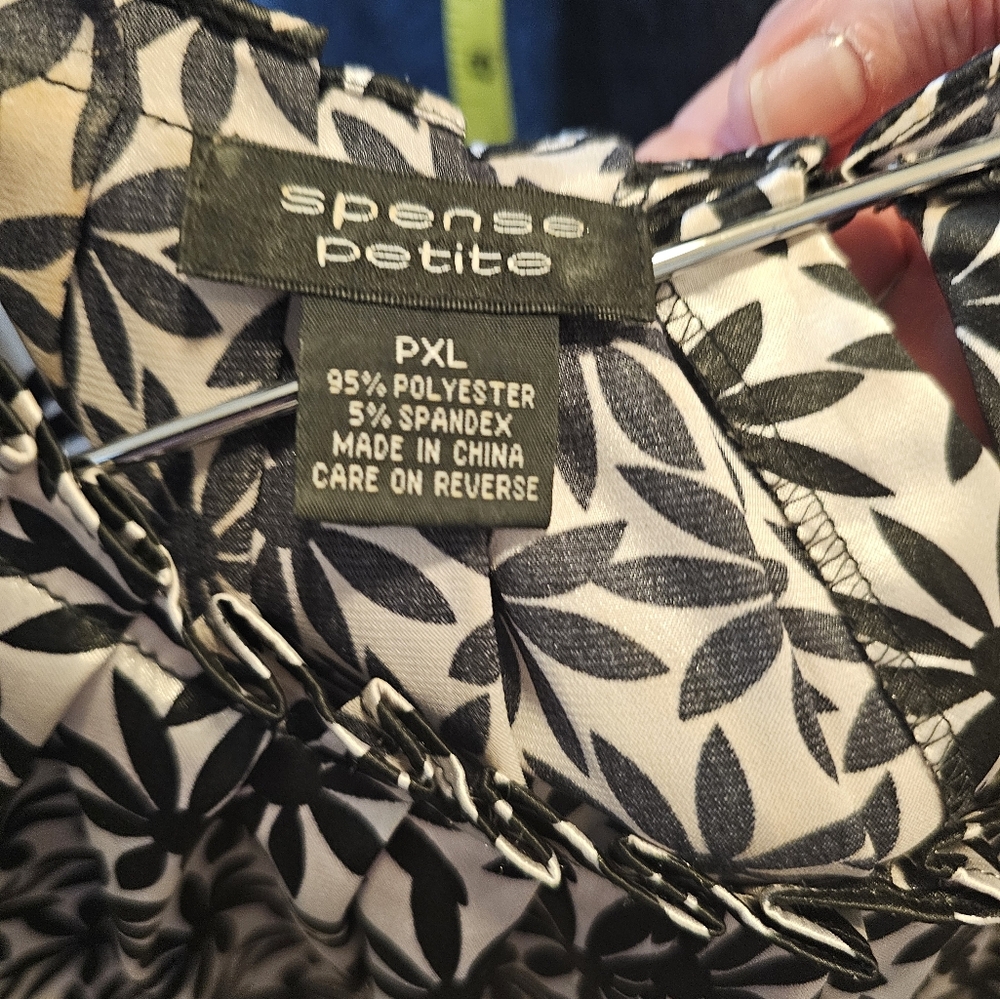 Petite XL Spense Petite Black & White Floral Women's Top - Picture 2 of 4